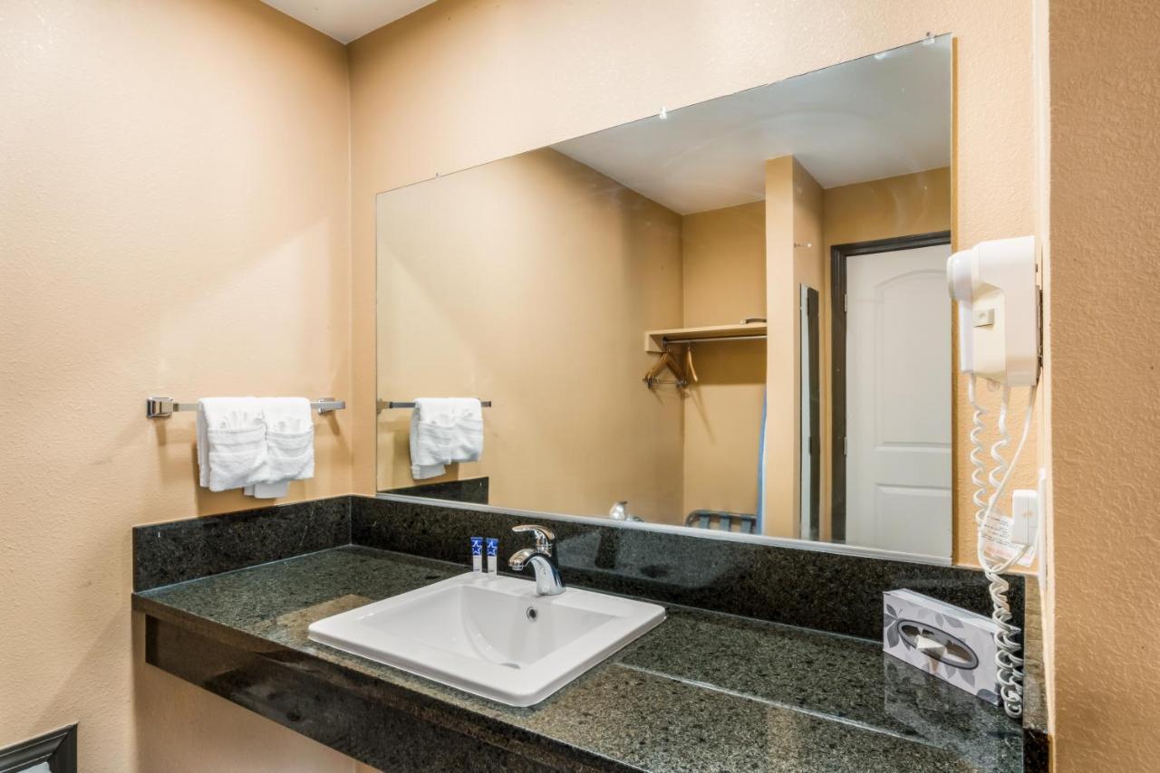Americas Best Value Inn - Ukiah Exterior photo